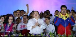Daniel y Rosario celebran el 35/19 en Plaza La Fé