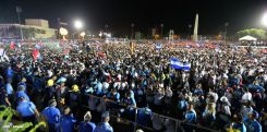 Daniel y Rosario celebran el 35/19 en Plaza La Fé