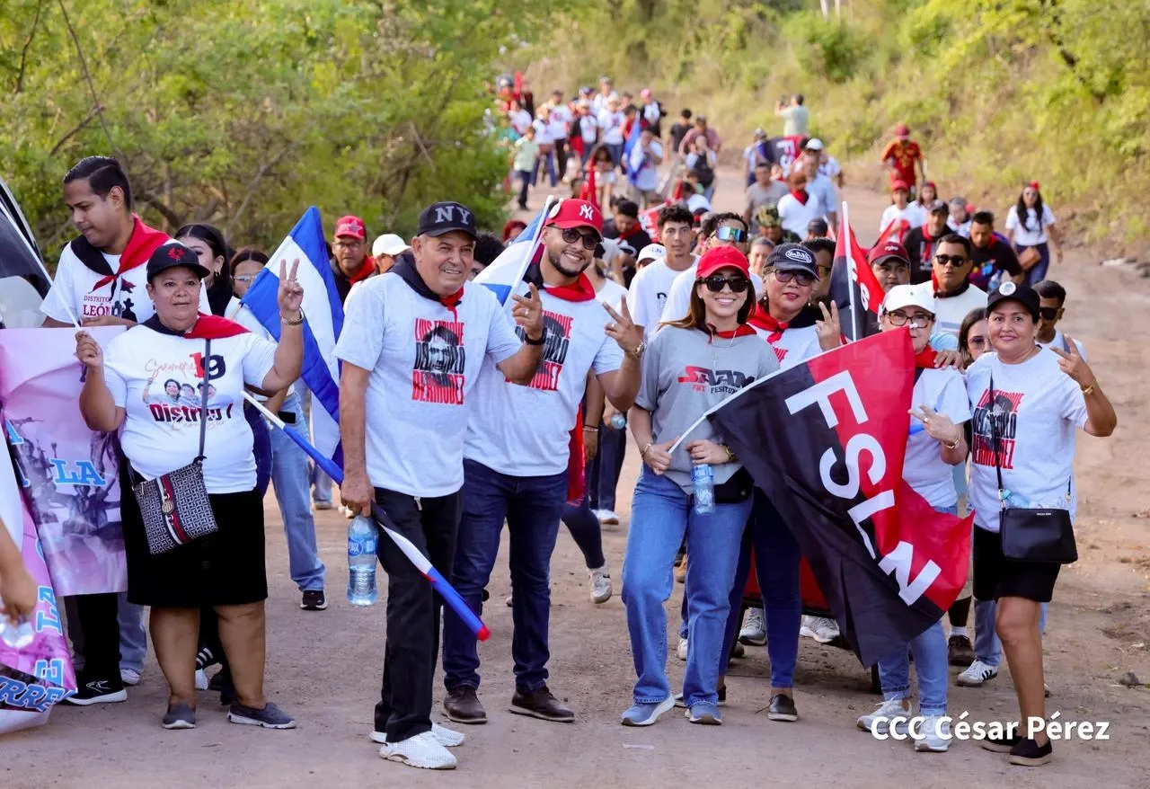 Multitudinaria caminata recuerda la histórica toma del Fortín de Acosasco en León