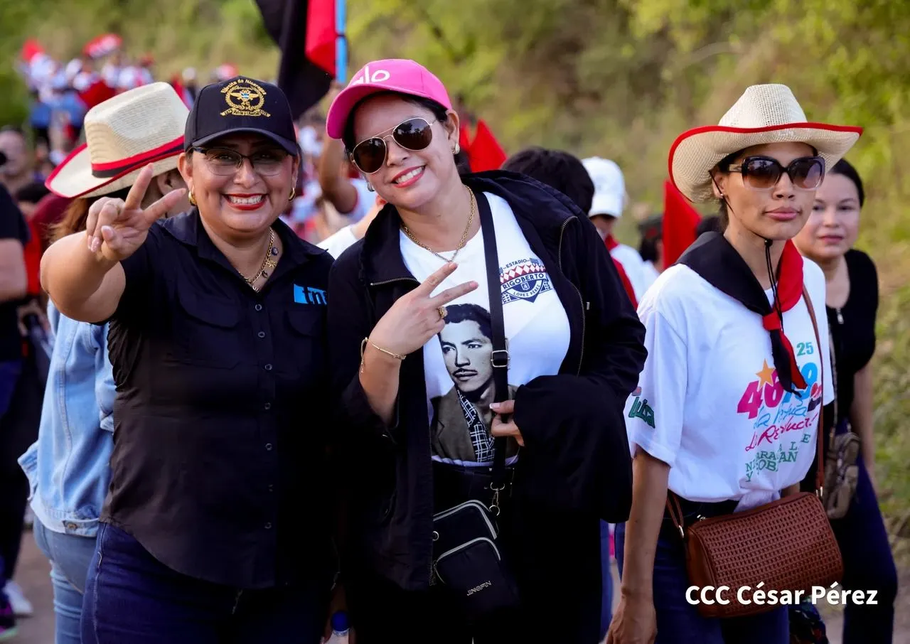 Multitudinaria caminata recuerda la histórica toma del Fortín de Acosasco en León