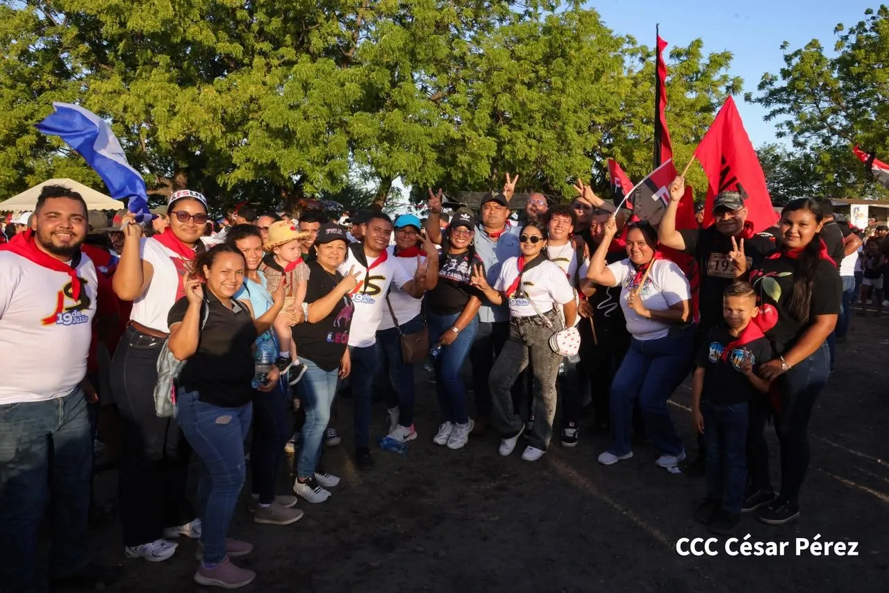 Multitudinaria caminata recuerda la histórica toma del Fortín de Acosasco en León