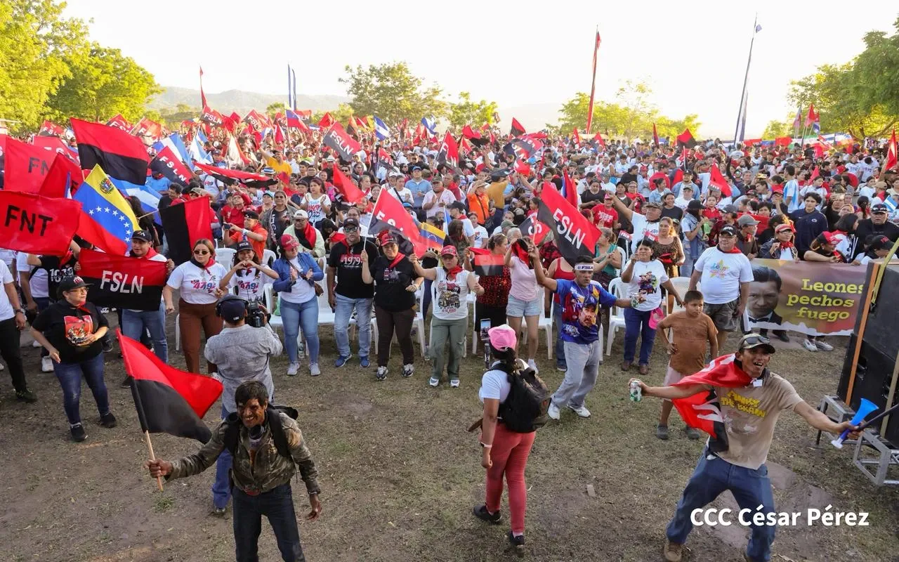 Multitudinaria caminata recuerda la histórica toma del Fortín de Acosasco en León