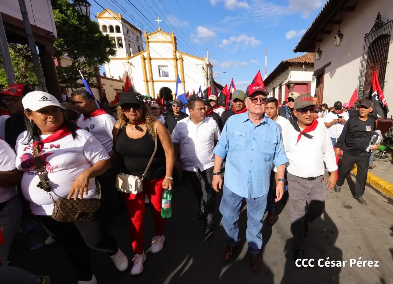 Multitudinaria caminata recuerda la histórica toma del Fortín de Acosasco en León