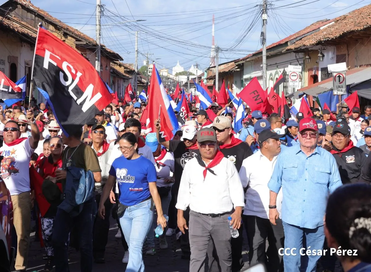 Multitudinaria caminata recuerda la histórica toma del Fortín de Acosasco en León