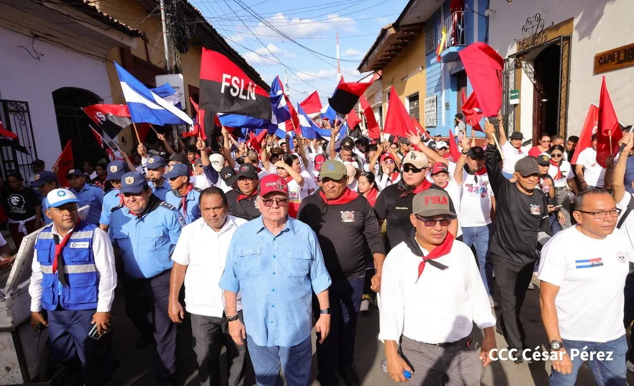 Multitudinaria caminata recuerda la histórica toma del Fortín de Acosasco en León