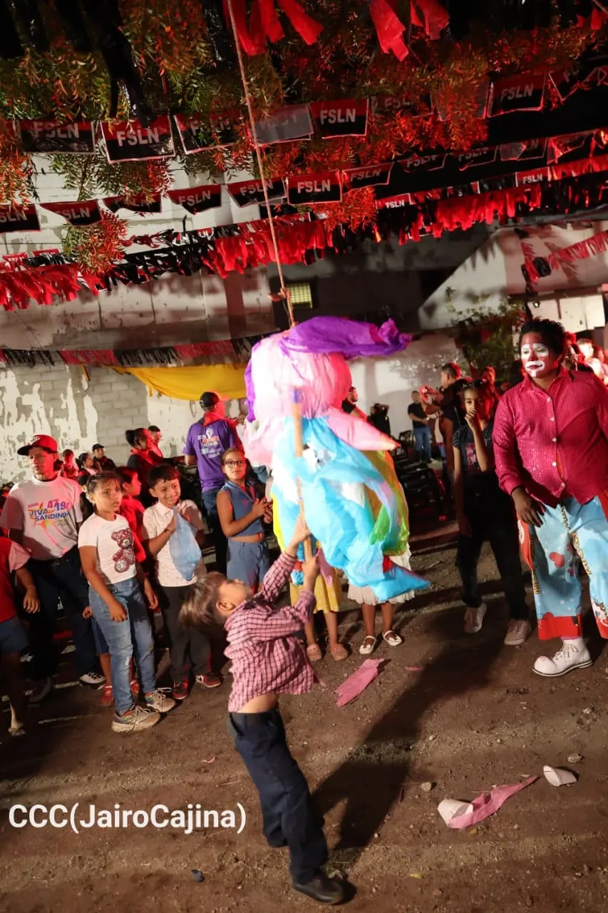 Familias protagonizan vigilias por el 47.° aniversario de la Revolución