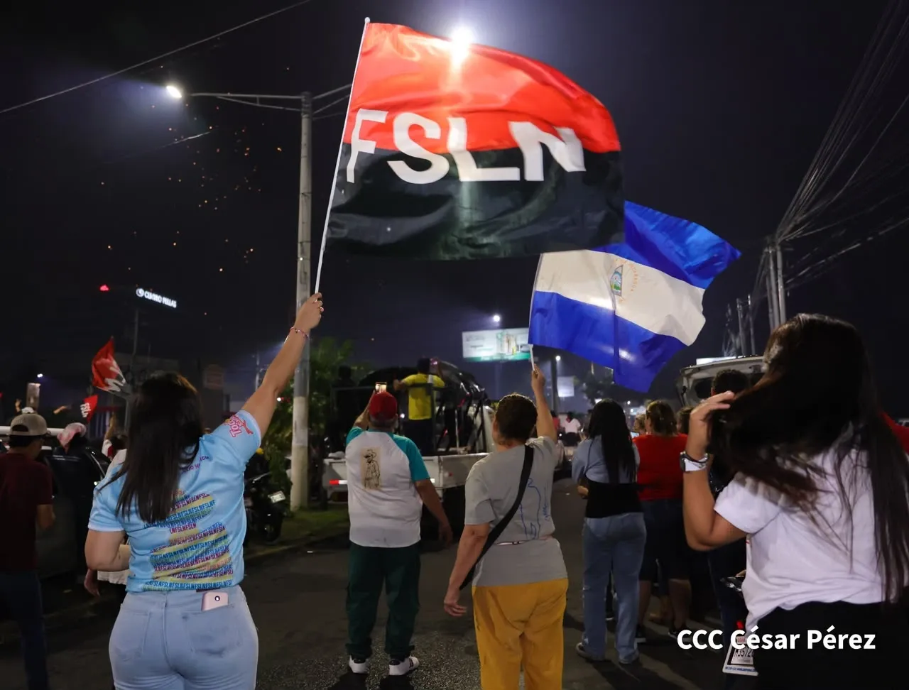 Familias protagonizan vigilias por el 47.° aniversario de la Revolución
