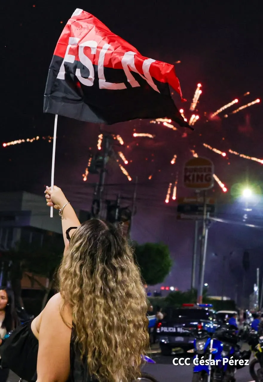 Familias protagonizan vigilias por el 47.° aniversario de la Revolución