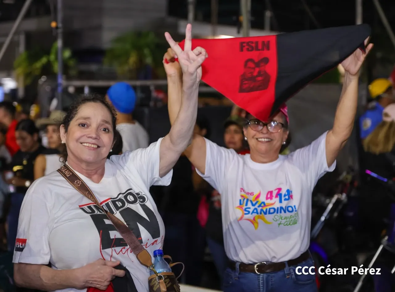 Familias protagonizan vigilias por el 47.° aniversario de la Revolución