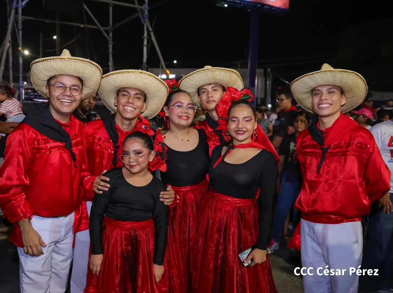 Familias protagonizan vigilias por el 47.° aniversario de la Revolución