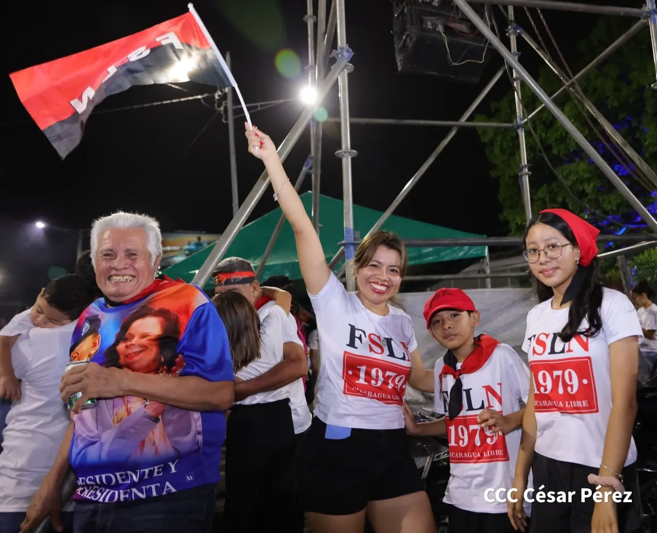 Familias protagonizan vigilias por el 47.° aniversario de la Revolución