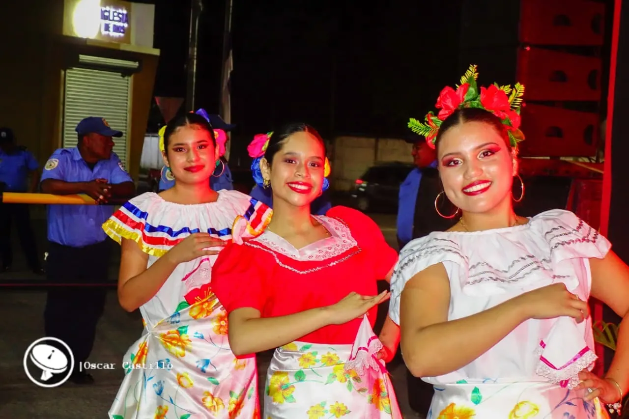 Familias protagonizan vigilias por el 47.° aniversario de la Revolución