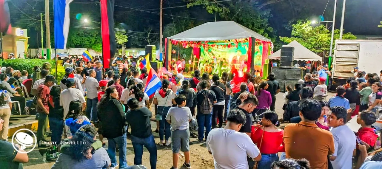 Familias protagonizan vigilias por el 47.° aniversario de la Revolución