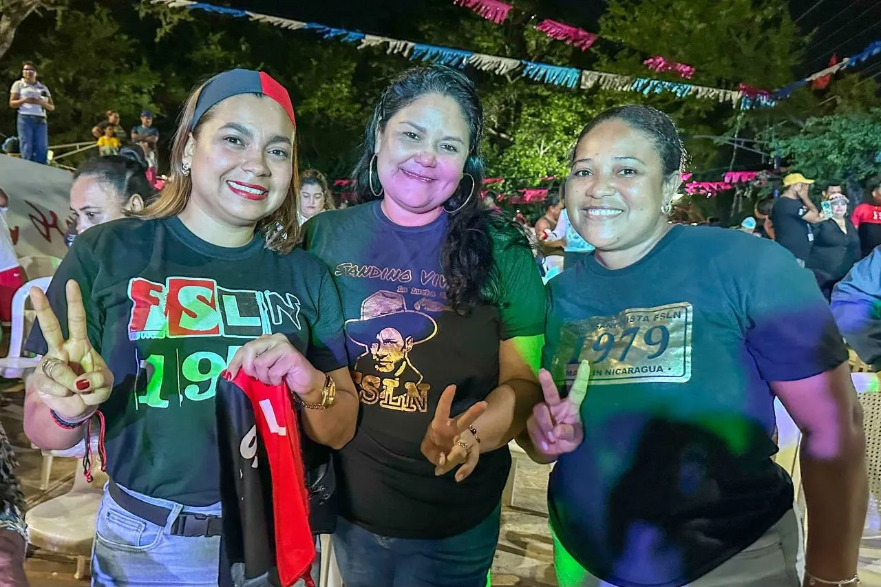 Familias protagonizan vigilias por el 47.° aniversario de la Revolución