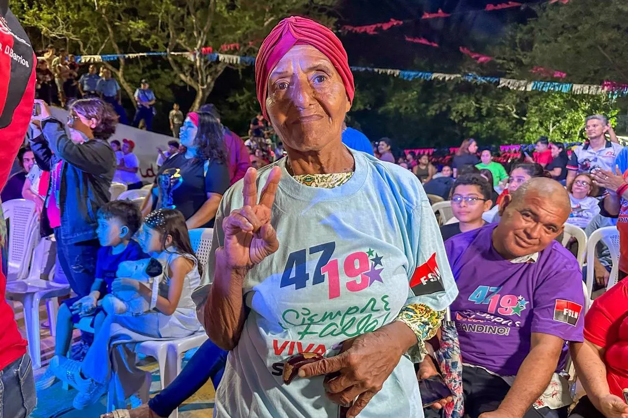 Familias protagonizan vigilias por el 47.° aniversario de la Revolución