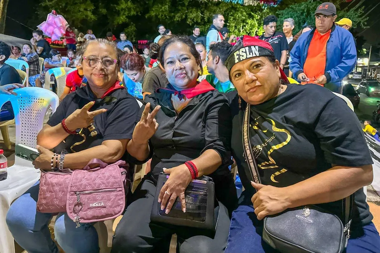 Familias protagonizan vigilias por el 47.° aniversario de la Revolución
