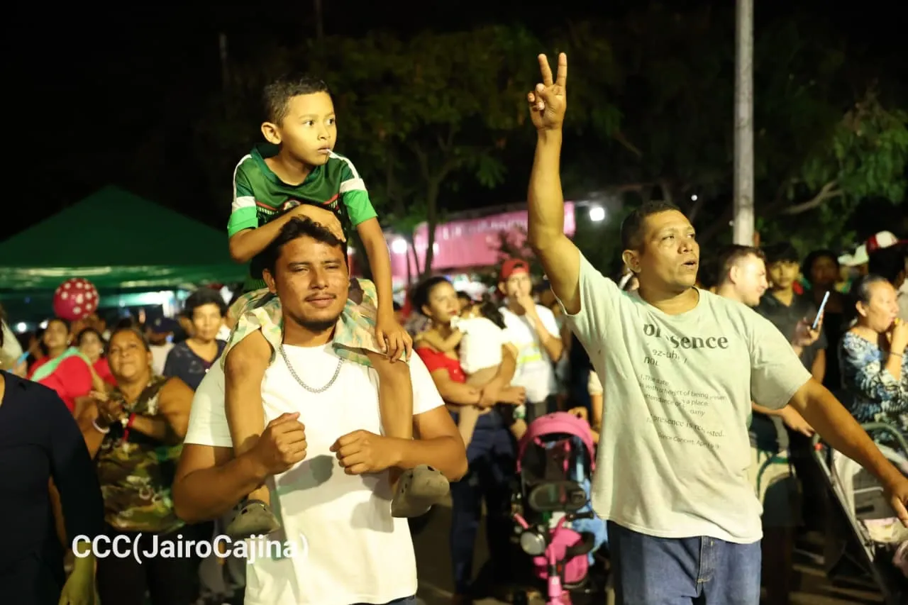 Familias protagonizan vigilias por el 47.° aniversario de la Revolución