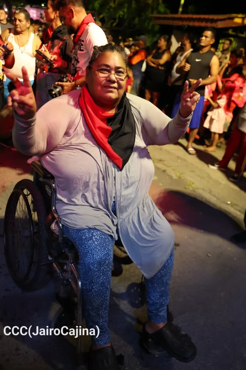 Familias protagonizan vigilias por el 47.° aniversario de la Revolución