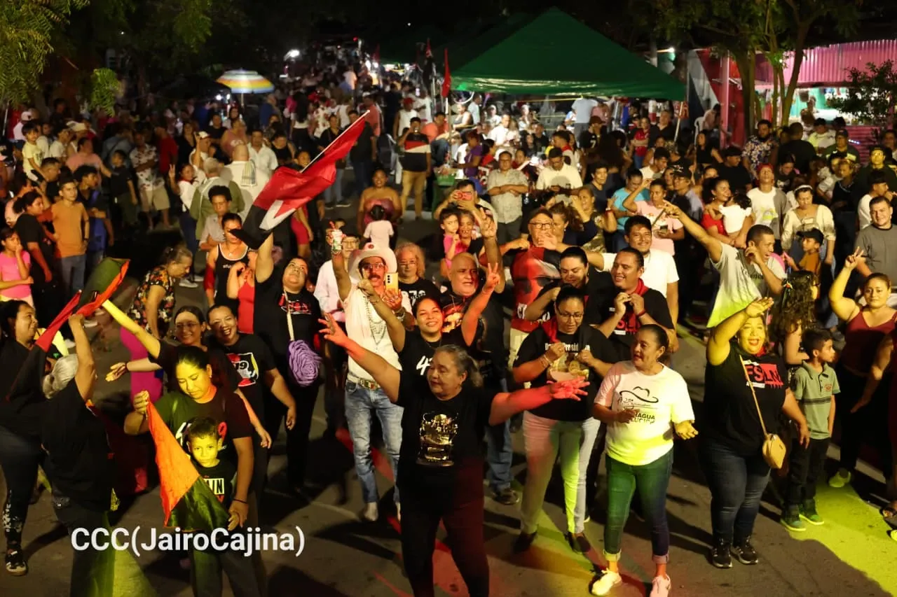Familias protagonizan vigilias por el 47.° aniversario de la Revolución