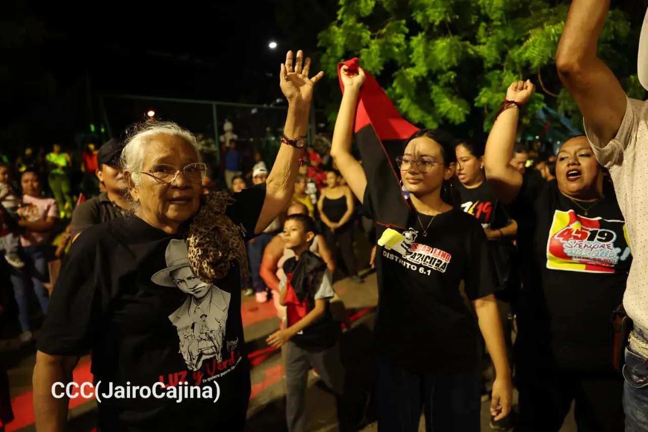 Familias protagonizan vigilias por el 47.° aniversario de la Revolución