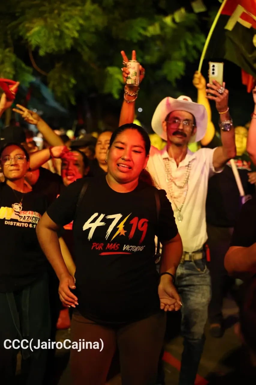 Familias protagonizan vigilias por el 47.° aniversario de la Revolución