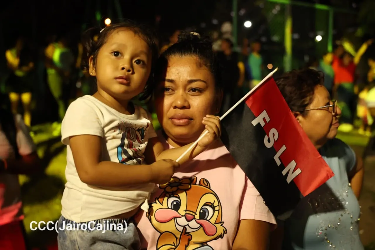 Familias protagonizan vigilias por el 47.° aniversario de la Revolución