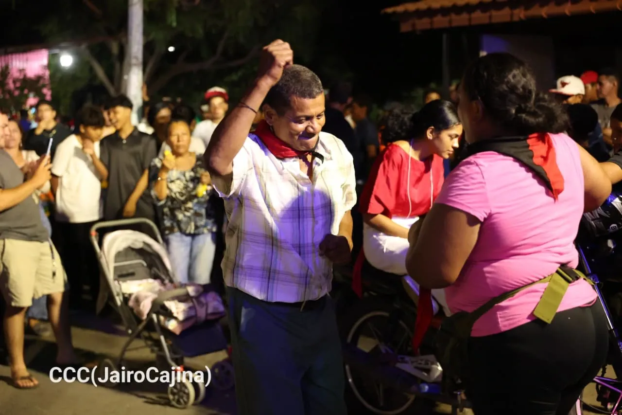 Familias protagonizan vigilias por el 47.° aniversario de la Revolución