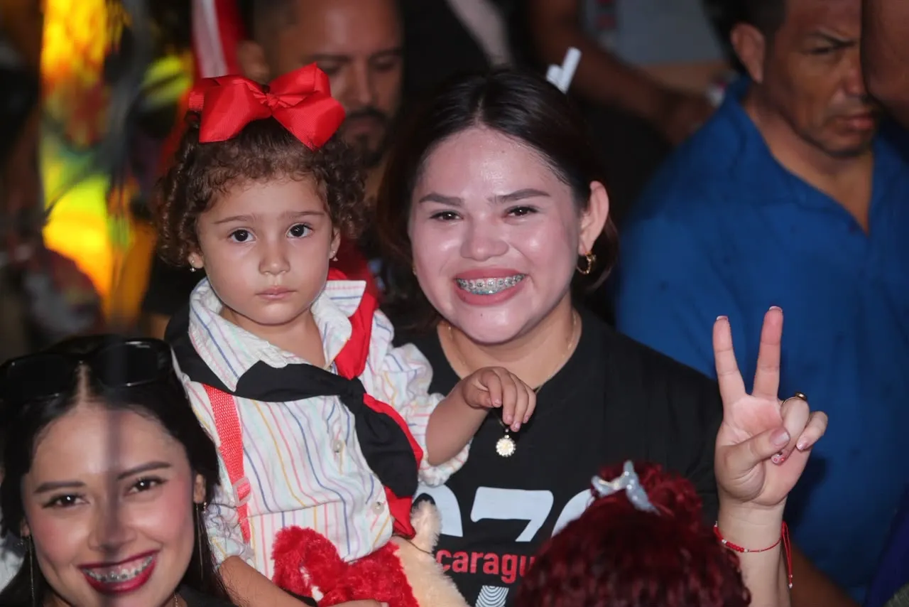 Familias protagonizan vigilias por el 47.° aniversario de la Revolución
