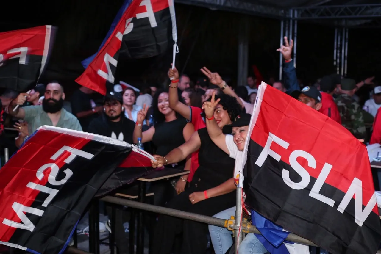 Familias protagonizan vigilias por el 47.° aniversario de la Revolución
