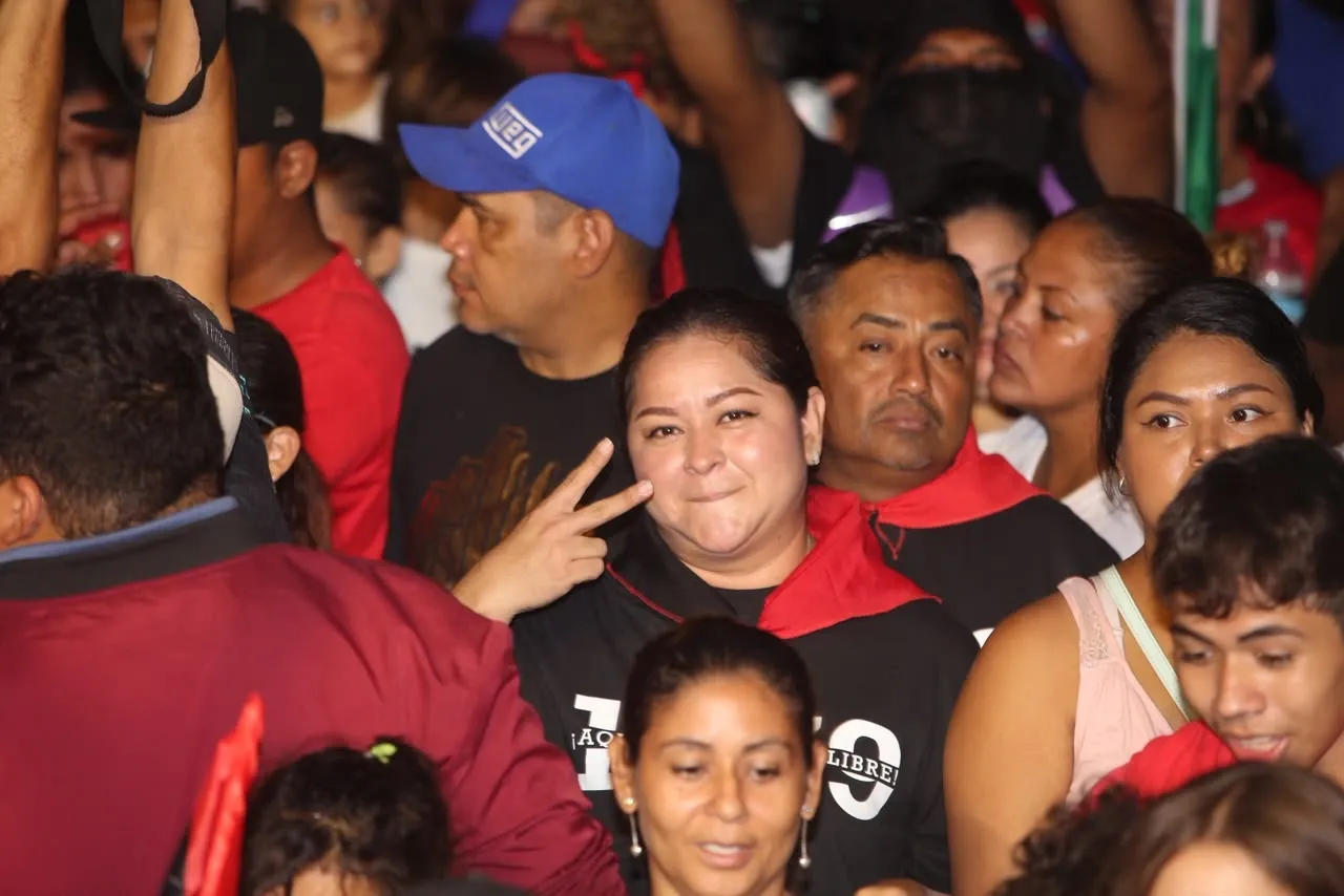 Familias protagonizan vigilias por el 47.° aniversario de la Revolución