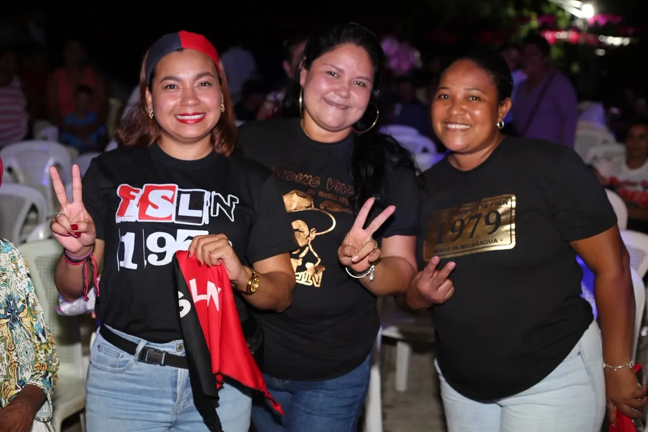 Familias protagonizan vigilias por el 47.° aniversario de la Revolución
