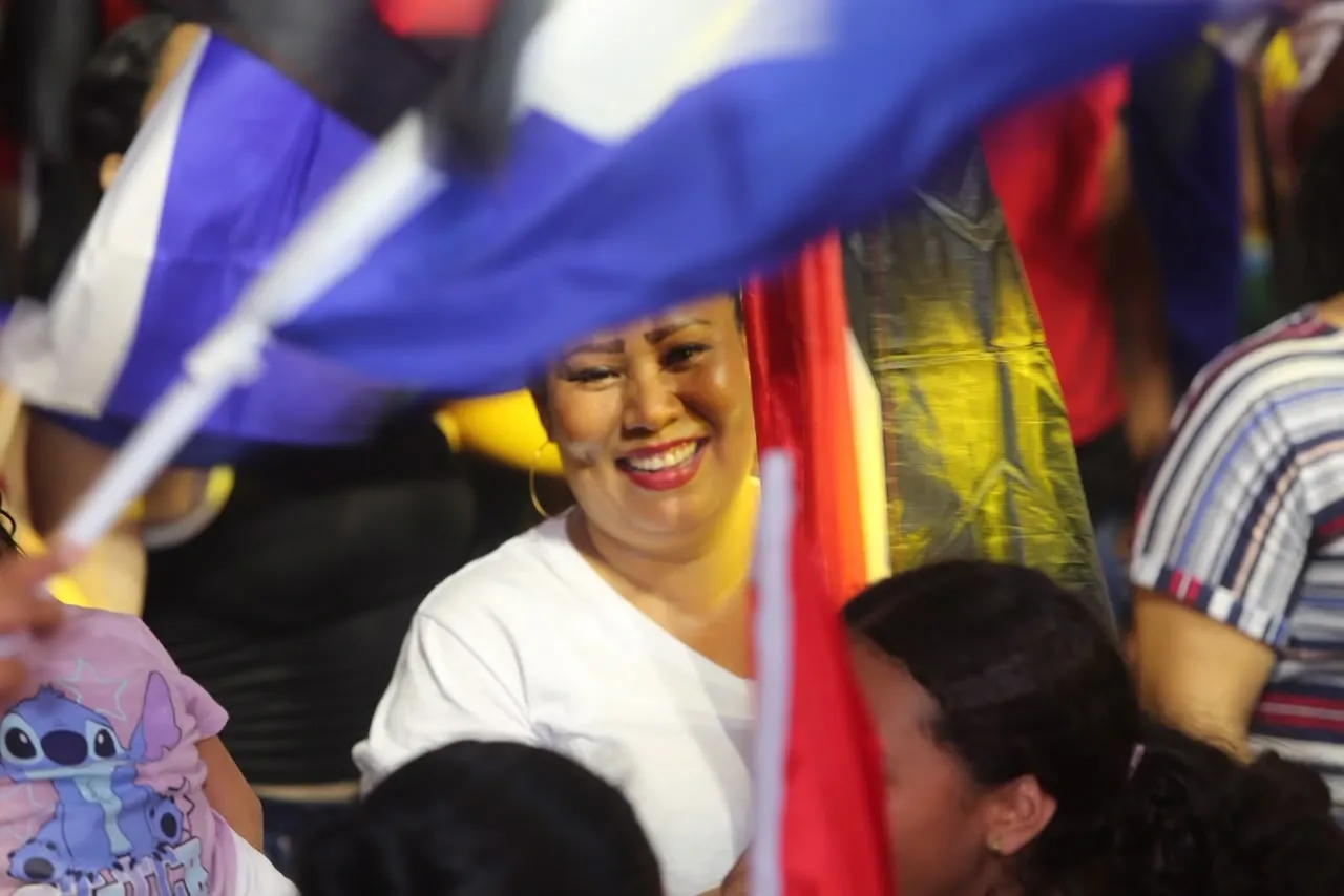 Familias protagonizan vigilias por el 47.° aniversario de la Revolución