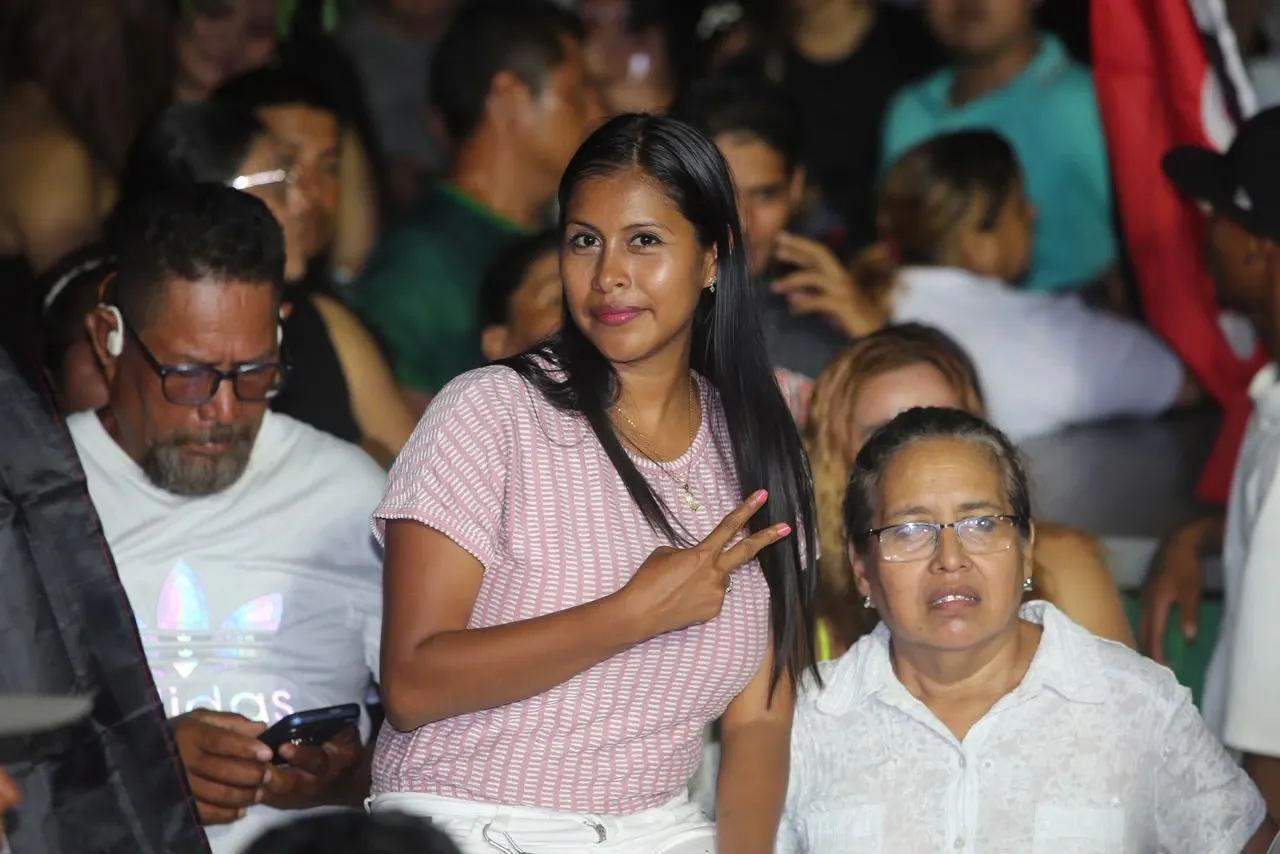 Familias protagonizan vigilias por el 47.° aniversario de la Revolución