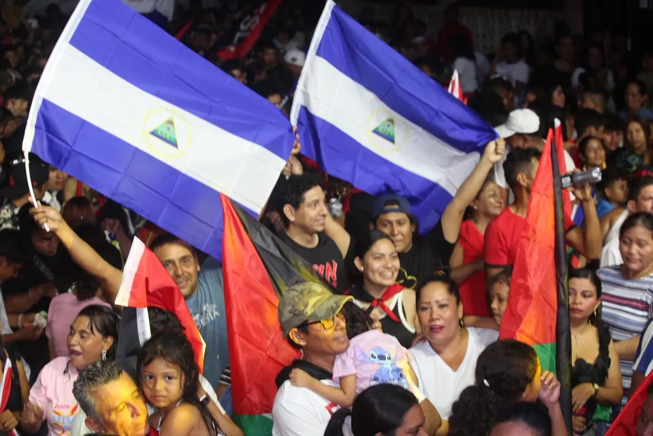 Familias protagonizan vigilias por el 47.° aniversario de la Revolución