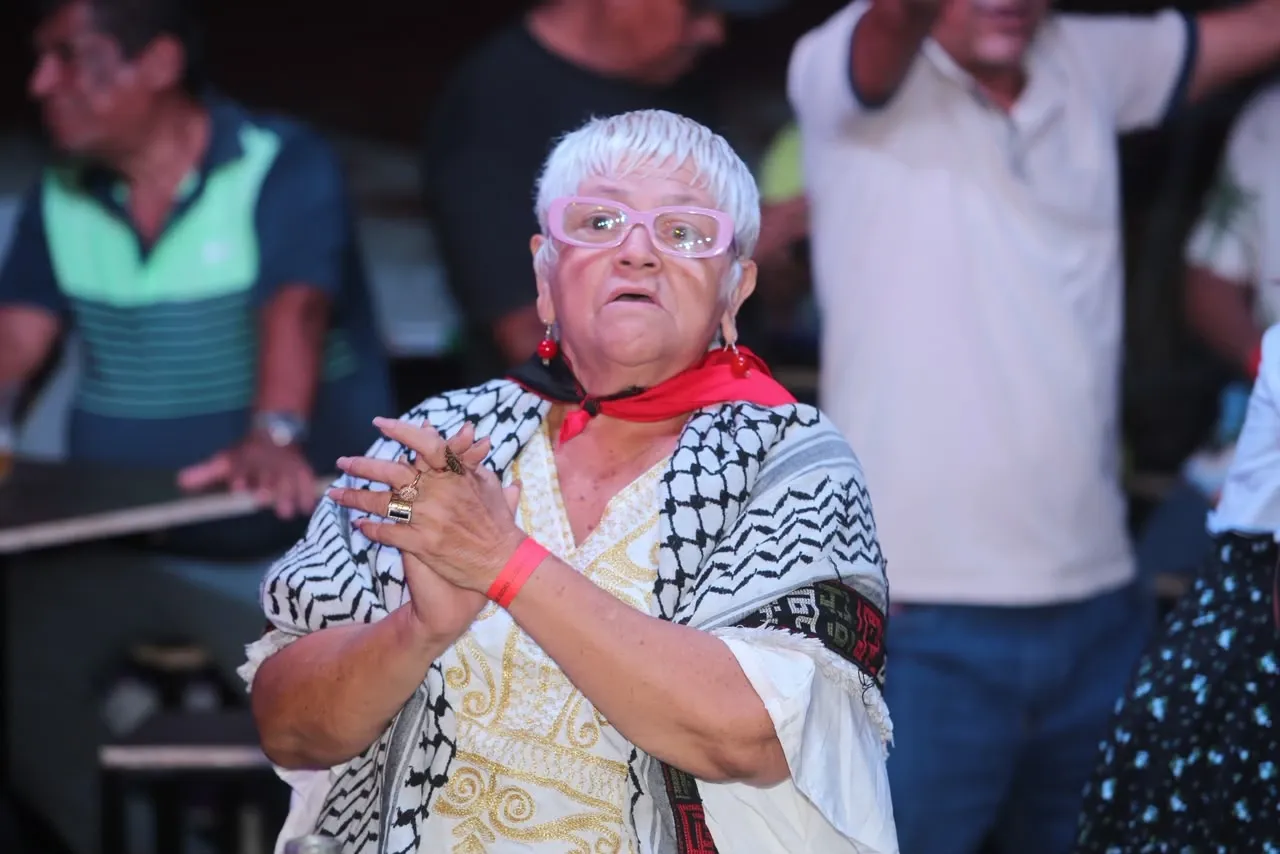 Familias protagonizan vigilias por el 47.° aniversario de la Revolución