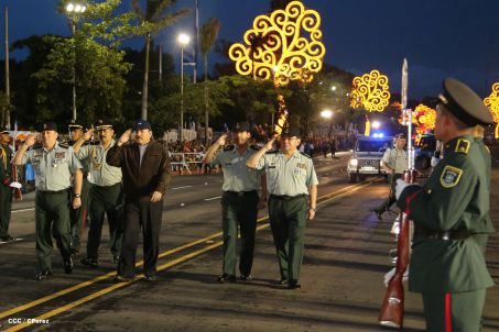 Comandante Daniel preside Desfile Militar en honor al 35 Aniversario del Ejército