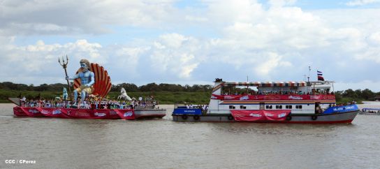 Turistas nacionales y extranjeros disfrutaron del Carnaval Acuático en Río San Juan