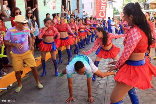 Turistas nacionales y extranjeros disfrutaron del Carnaval Acuático en Río San Juan