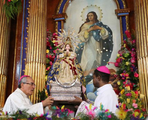 Nicaragüenses desbordados en fe y fervor en tradicional Lavada de la Plata