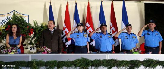 Daniel y Rosario presiden graduación de nuevos miembros de la Policía Nacional