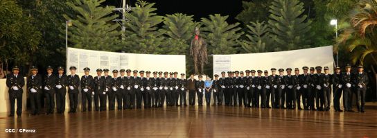 Daniel y Rosario presiden graduación de nuevos miembros de la Policía Nacional
