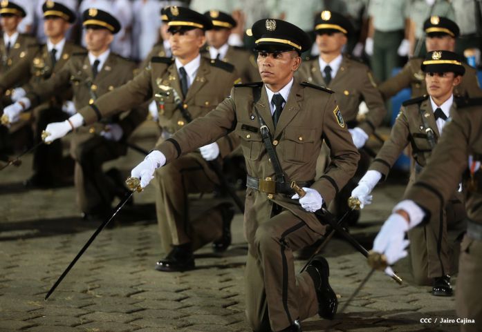 Daniel y Rosario presiden graduación de cadetes del Ejército