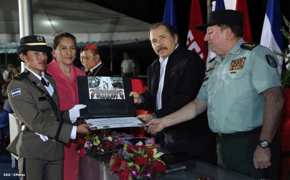 Daniel y Rosario presiden graduación de cadetes del Ejército