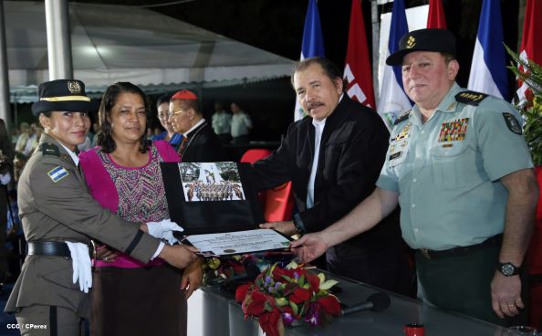 Daniel y Rosario presiden graduación de cadetes del Ejército