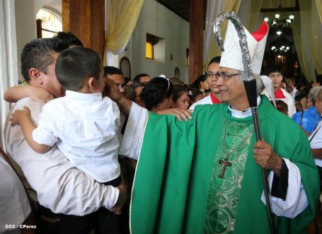 Cardenal Brenes celebra 90 Confirmaciones en Tipitapa