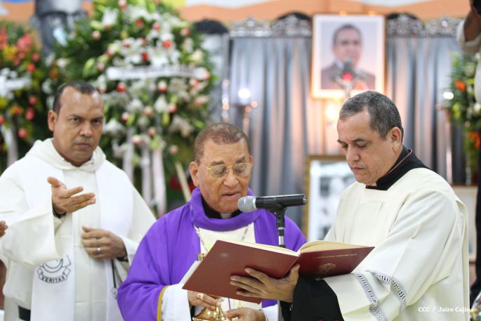 Continúan honras póstumas al Rector Magnífico Elmer Cisneros