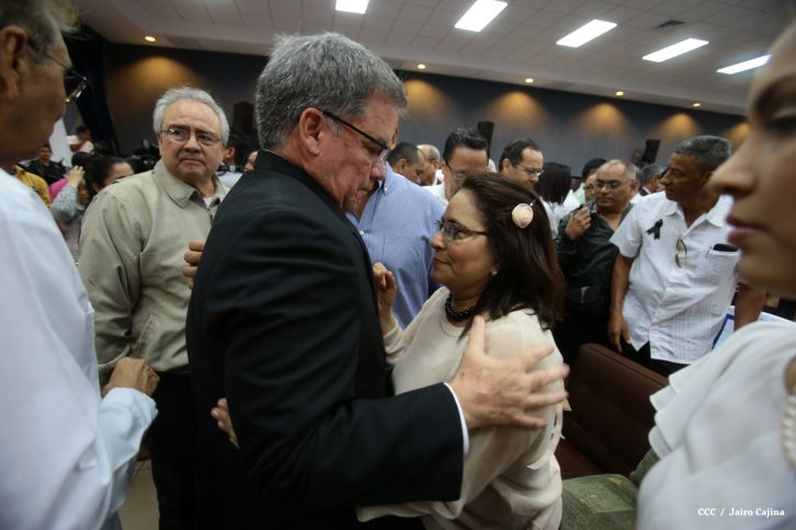 Continúan honras póstumas al Rector Magnífico Elmer Cisneros