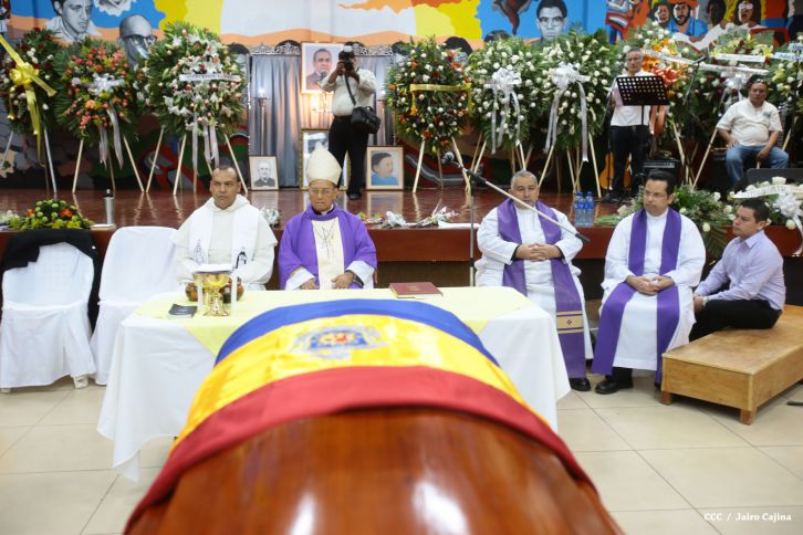 Continúan honras póstumas al Rector Magnífico Elmer Cisneros
