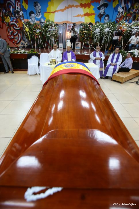 Continúan honras póstumas al Rector Magnífico Elmer Cisneros