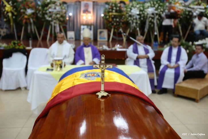Continúan honras póstumas al Rector Magnífico Elmer Cisneros